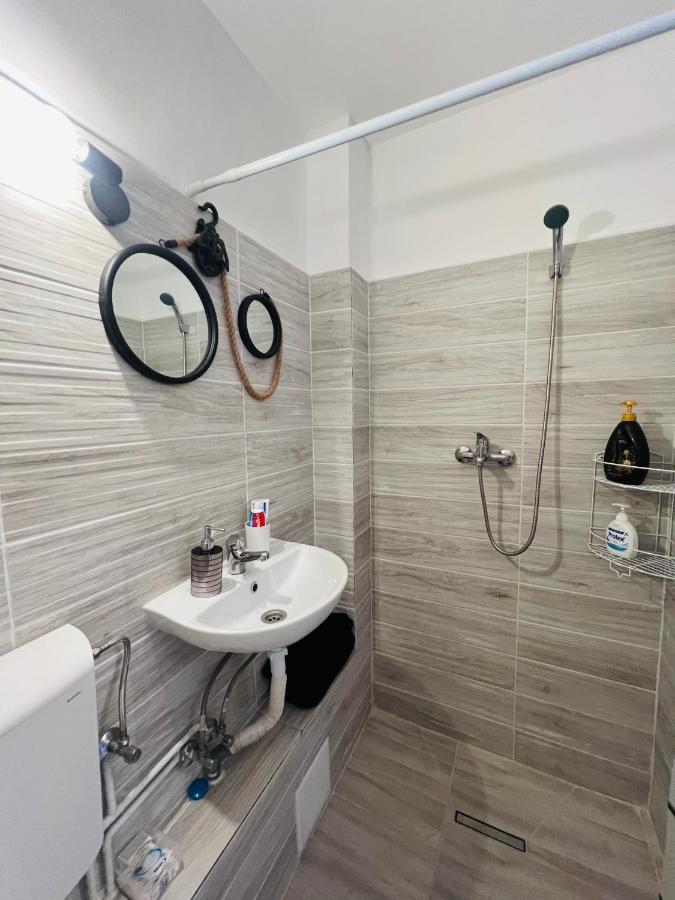 Miha modern&central apartament Arad Luaran gambar